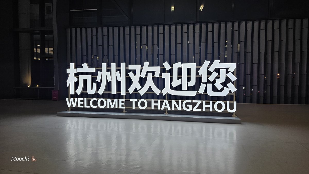nakdararindu's tweet photo. [D1 071026] Part 2 of my #ReclaimYourKingdom vacation!!  Safely arrived!! Ni Hao Hangzhou 🥰 #WanderWithMoochi #TheBestThing https://t.co/dLj9ZQn88y