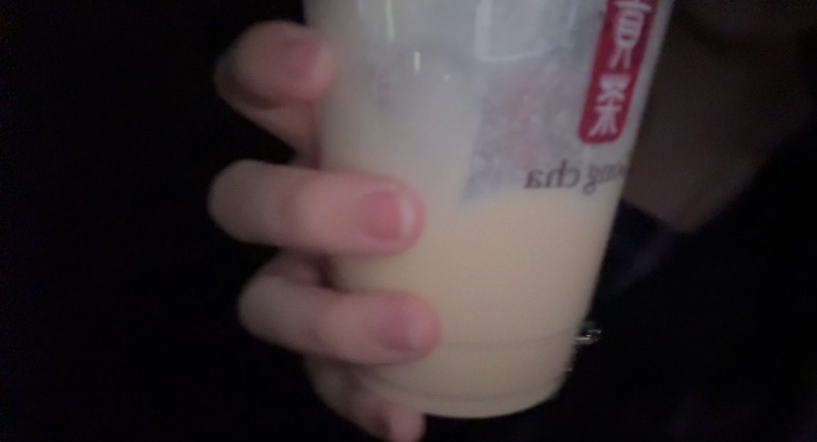 myontya_ds's tweet photo. あ！ゴンチャ！いも！美味い！！
最後しょっぱ甘い！あ！三角チョコパイもう美味い！美味い！！！ https://t.co/RV5HpciXfD