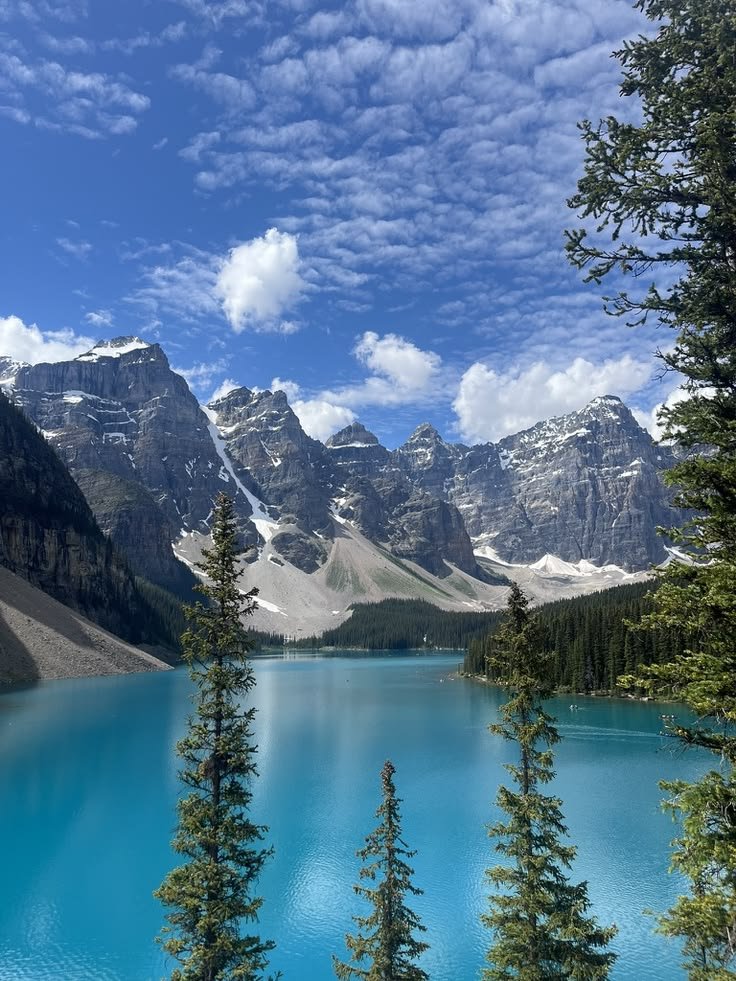 earthviewss1's tweet photo. Moraine Lake, Banff Alberta, Canada 🇨🇦 https://t.co/WASTqyjMzW