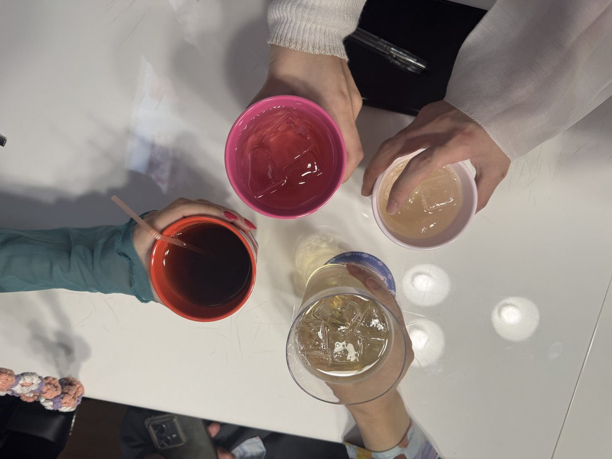 oshu_43's tweet photo. 今日もありがとうございました！！デカ飲み物飲めて歯茎✊ぜーんぶ飲んだ😄ゆめみちゃん舞台お疲れ様会‼️配信見るから3ヶ月後にまた同じ話しようね〜♪次は明後日メイド服でいると思うよ〜！待ってるからね🫶またお会いしましょう❣️ https://t.co/aK0Mg7SMOl