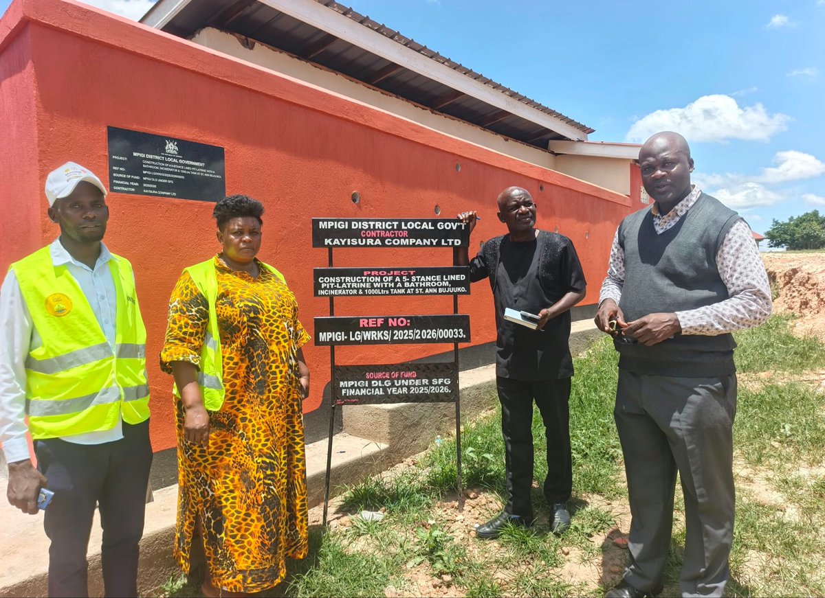 HawahMedia's tweet photo. ONC Greater Mpigi coordinators Nakimera Erinah, Muluya Mansoor, Sulaiman Lwanga and Rashid Mwanje monitored St. Anna Catholic School Bujjuuko, serving 805 pupils. New 5-stance toilets have improved sanitation and learning conditions.@KagutaMuseveni
#Jajakwesiva2031 #ONCupdates https://t.co/JIgqd1Zv0M