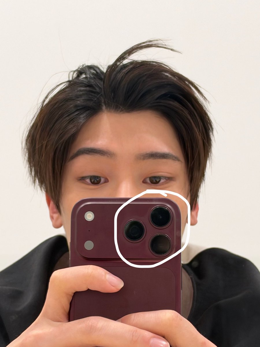 wishkuru's tweet photo. 시온이 18프로 불량인거 같은데 교체해주고싶다.... 카메라섬쪽만 색 저렇게 되는거 초기불량으로 알고있는데ㅜㅜ 근데 또 쿨한리치보이는 저런거 신경 안쓸거같긴해.. https://t.co/cPoUPaIE9A