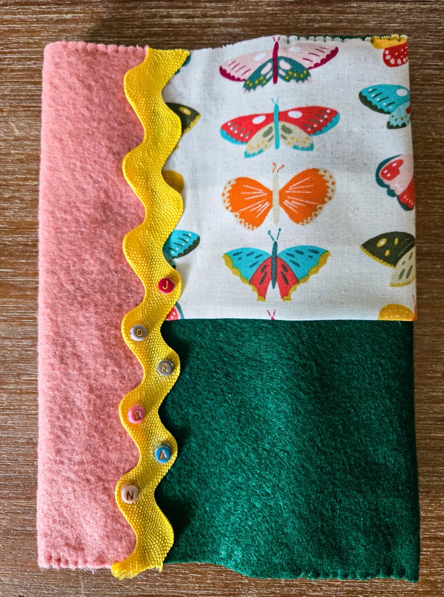 MinimalAbstrac1's tweet photo. Personalized Fabric/Felt Book Covers ๐ต๐ฆฅ๐ฆ๐
https://t.co/kEM1UbTSiv
#etsylove #handmadehour #uniquegifts #giftsforfriend #giftsforkids #womaninbizhour #CraftBizParty #holidayseason #ChristmasGiftIdeas #personalizedgifts #Accessories #BookWorm #bookcover #Wednesdayvibe https://t.co/MvUr0Vodly