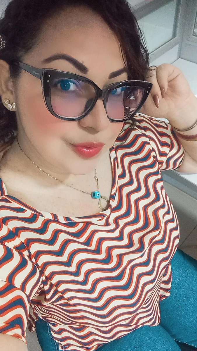 teres69gasp's tweet photo. Feliz miércoles 💋 https://t.co/Afejk37Xxm