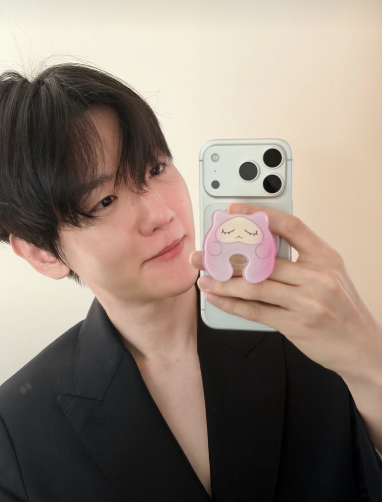 baldbaekhyunn's tweet photo. holy shit https://t.co/MeAnvwO0AD