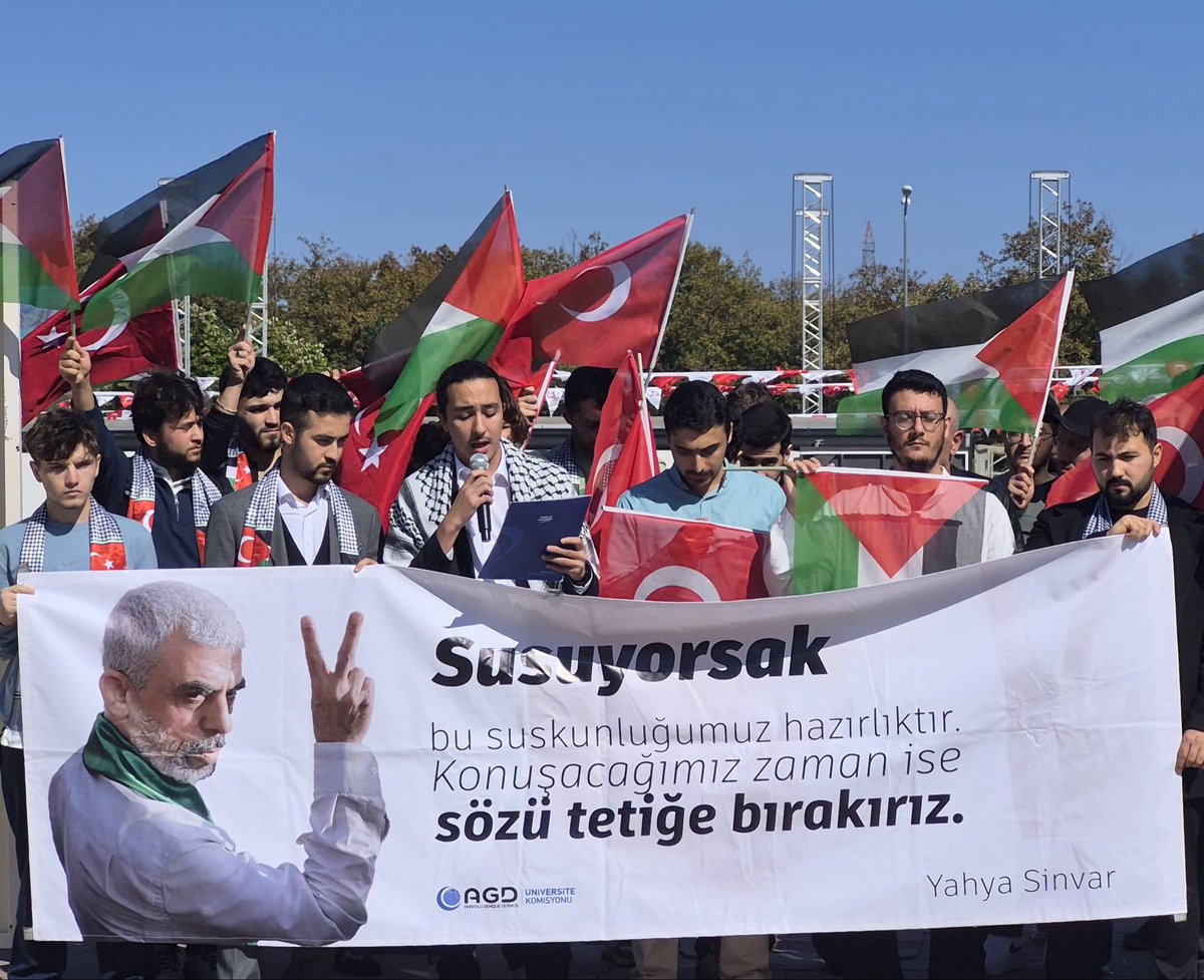 TahaGul_'s tweet photo. İzzet ile zillet, hak ile batıl arasındaki o tarihi çizginin çekildiği, siyonist efsanelerin yerle bir olduğu şanlı #AksaTufanı’nın yıl dönümünde siyonist rejimin kalbine korku salan Filistinli Mücahidlere ve toprağa düşen her bir şehidimize binlerce kez selam olsun!

📍Samsun https://t.co/R4ujOLEOhc