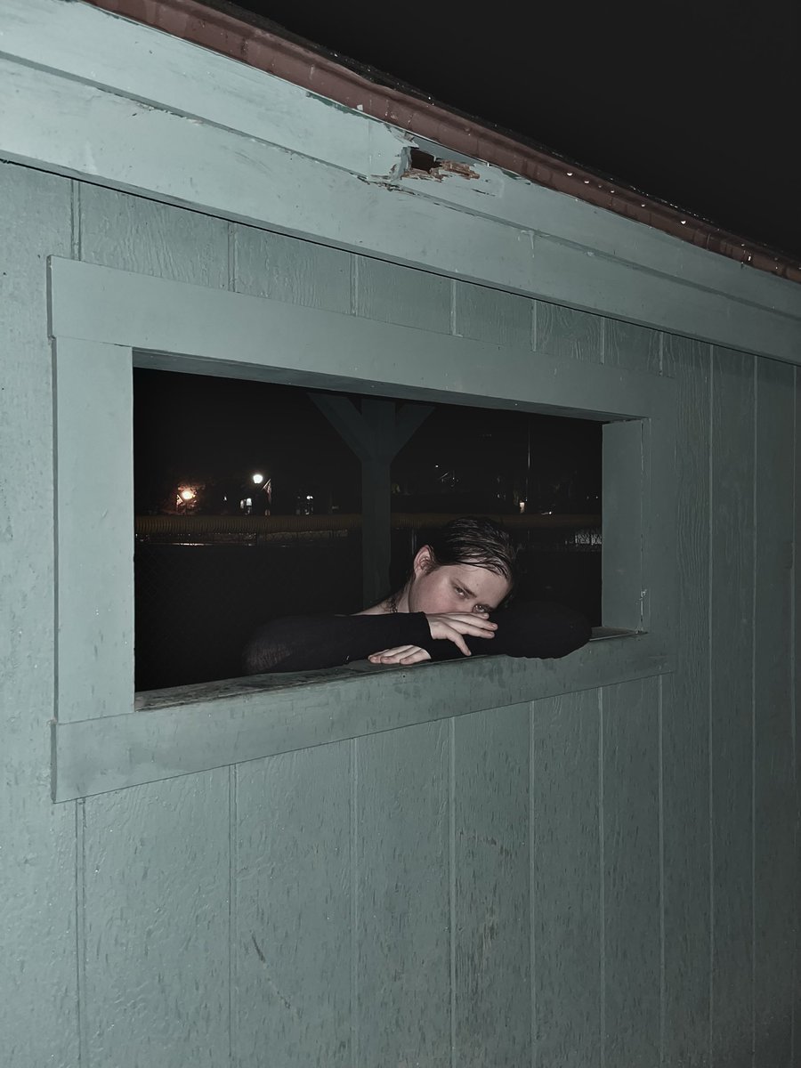 JadeRoseWesley's tweet photo. Will forever be in love with these two photos the way it was taken at night especially while it was raining truly was everything to me!!🖤 I truly can’t wait to get back to doing a little photo shoots because when I was doing it, I felt so confident y’all🥹☺️ https://t.co/sNSerAOBej
