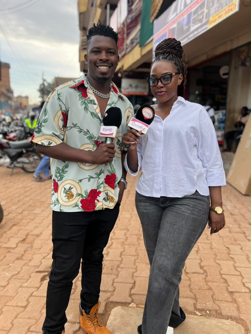 sparktvuganda's tweet photo. Tuli Outside!

Jose Nagi ne Dizzo Arlsen bali bweru wa studio leero okubunya ku ssanyu lya #Tukiggale.

Twegatteko wano👉 https://t.co/bVnOZ8c88J https://t.co/H7ytfi3YnN