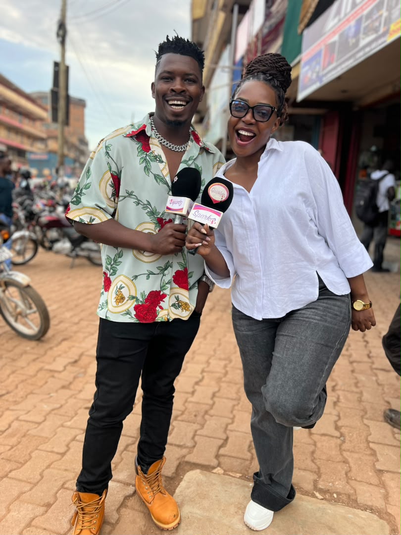 sparktvuganda's tweet photo. Tuli Outside!

Jose Nagi ne Dizzo Arlsen bali bweru wa studio leero okubunya ku ssanyu lya #Tukiggale.

Twegatteko wano👉 https://t.co/bVnOZ8c88J https://t.co/H7ytfi3YnN