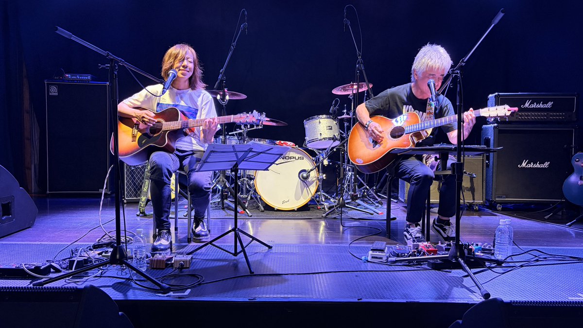 Eddie_Happylife's tweet photo. 今宵は安達久美&amp;うじきつよし、AU Libe Showへ、もうサイコー！
他に言葉が見つかりません👍 https://t.co/qmOG2LzWVH