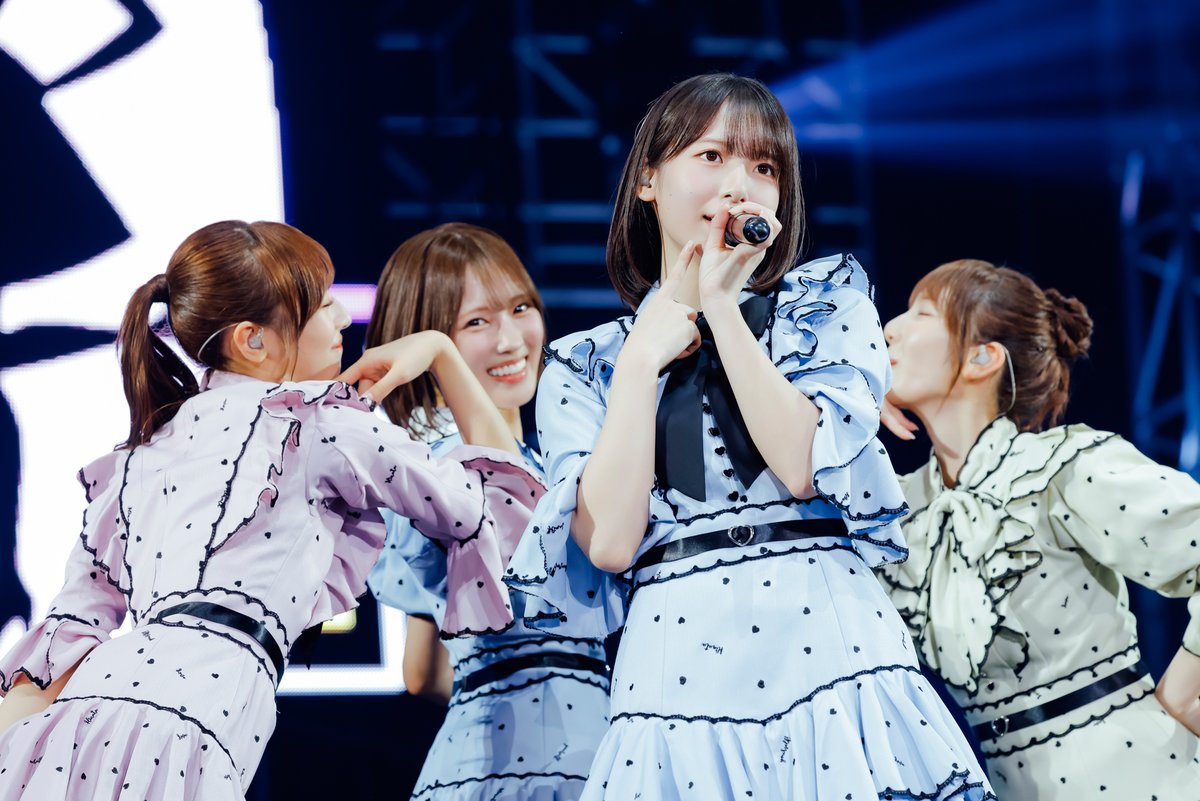 oricon's tweet photo. 18th Single #ひなた坂46LIVE_DAY2【ライブレポート】

日向坂46清水理央「いつか表題曲のセンターに立ちたい」

📸ライブ写真31点＆記事
https://t.co/5NrOMz4Xlt

セットリストに「びっくりしたというか、攻めたことをするなと思った」（平尾帆夏） https://t.co/JOc8rKImZj