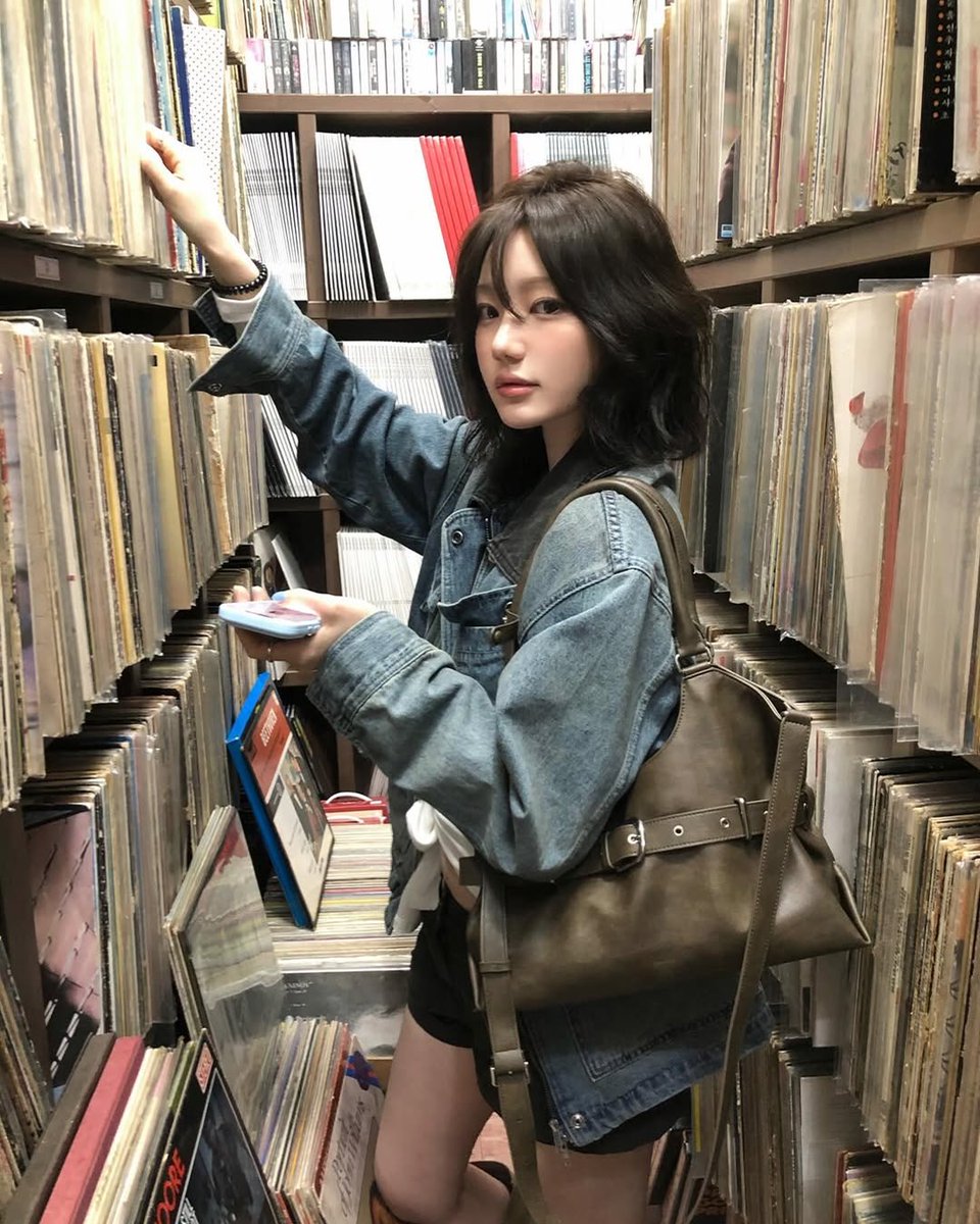 mymoon_store's tweet photo. STAND OIL ♡ SALE 10% 

LENE BAG 
3250฿ ✩ ส่งฟรี ems

🏹 ส่งกลับแอร์/สั่งทาง dm

#พรีเกาหลี #พรีออเดอร์เกาหลี #กดเว็บเกาหลี 
 #standoil #กระเป๋าstandoil https://t.co/pn08snzXuW