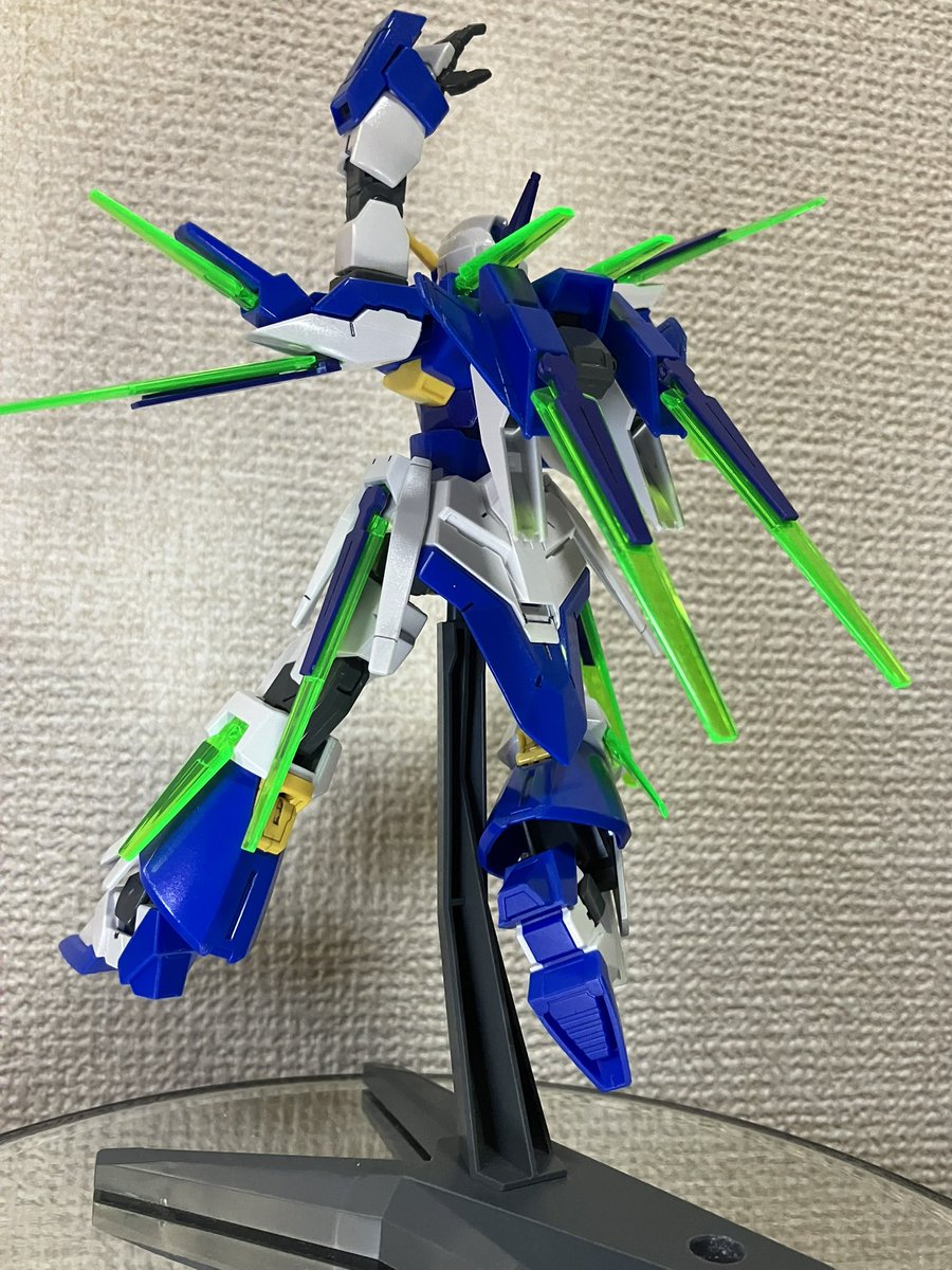 Jam_GANDAM's tweet photo. 実家から持ち帰ったFXにパールと光沢吹いたやつ
あまり語られることは少ないけど、AGE-FXは後ろ姿も良い
意外と存在感のあるコアファイターにサザビーを思わせる特徴的なリアアーマーと脚部 https://t.co/gdtFjHiNzC