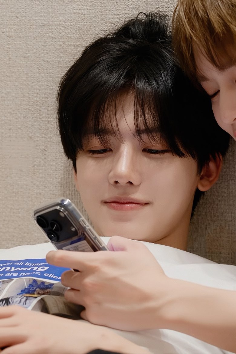 ddatGGma's tweet photo. 근데 진짜 도자기장인이 빚은 거 같이 생김 https://t.co/aOlsh8I0Pz