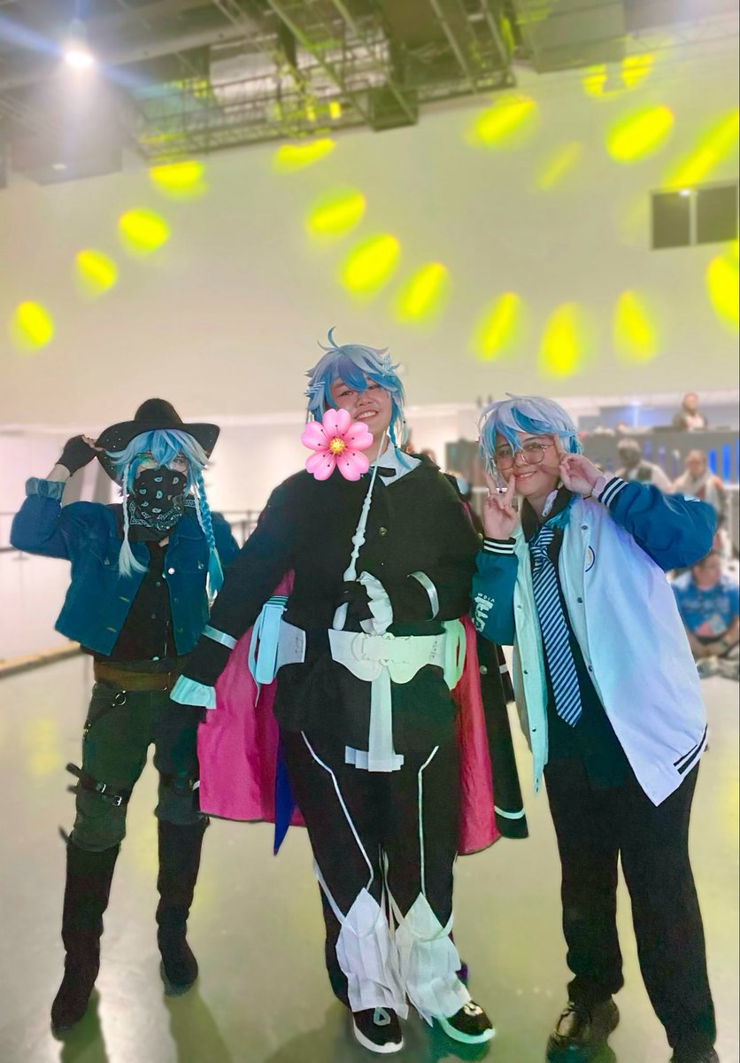 meekehh's tweet photo. three Octavios at Cosmania D2 o:/

(insert @CathyPersians who also cosplayed as a casual Tavi!)

BACKTAVIO COSER WHO ARE U

📷 + casual♾️: @yuuma_line 
#Artavio (?) https://t.co/fA2teV7ANX