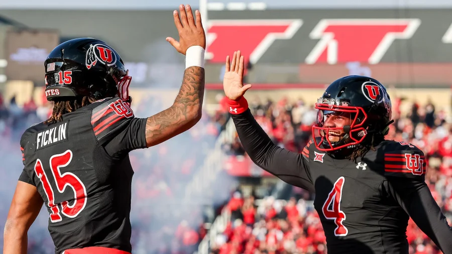 bmarcello's tweet photo. Utah plays two quarterbacks at once. One throws right-handed. The other is left-handed. Both can run.

And defenses don't have an answer.

"I think we're just kind of scratching the surface," says OC Kevin McGiven.

Inside #CFB's most creative offense:
 https://t.co/uZi1zeMEaJ https://t.co/a8TeKKeJjU