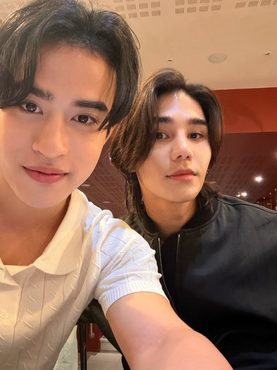 hubboyslove's tweet photo. O REENCONTRO! Jeff Satur encontrou com Barcode durante sua estadia em Paris para a Fashion Week.

“O que encontrei em Paris.” https://t.co/ZK44wTUWJ3