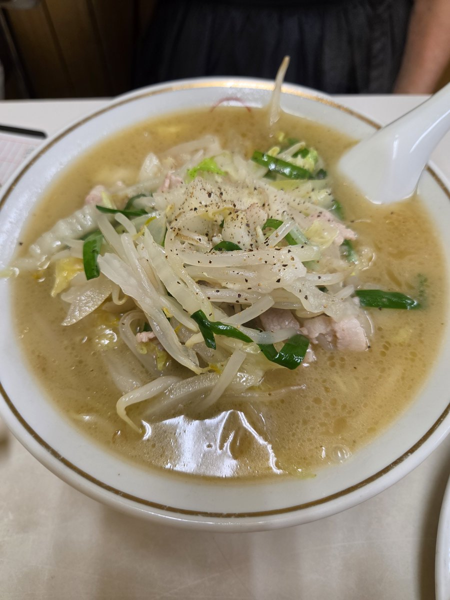 onsenmeijn's tweet photo. 2026年10月7日(水)📅
​日本の焼き餃子発祥の名店「萬里」へ行ってきました🙌
渋い😆渋すぎる❗️
昭和の匂いがする店内の雰囲気に｢これわ絶対大当たり🎯やろ〜｣とワクワクが止まらん💓
餃子はもちろん、炒飯、タンメン全てにおいてめちゃウマ〜💕 https://t.co/Ssn4CGB9a9