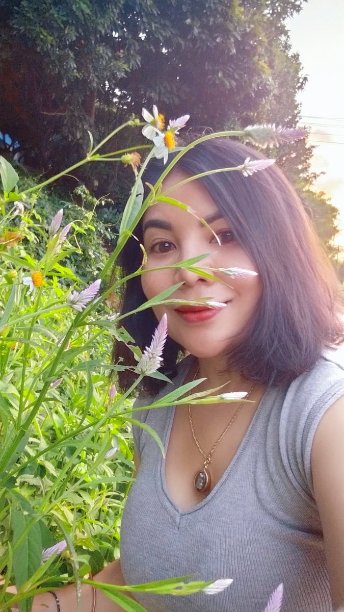 woranfc8's tweet photo. You lose nothing when you walk away from someone who treats you like  you're worth nothing.

คุณไม่ได้สูญเสียอะไรเลย เมื่อคุณเดินออกมาจากคนที่ปฏิบัติต่อคุณราวกับว่าคุณไม่มีค่า #ดอกหญ้ามันก็งดงามใบแบบของมัน #ป้าปอนด์ #เชียงราย https://t.co/VAKBlpIi4g