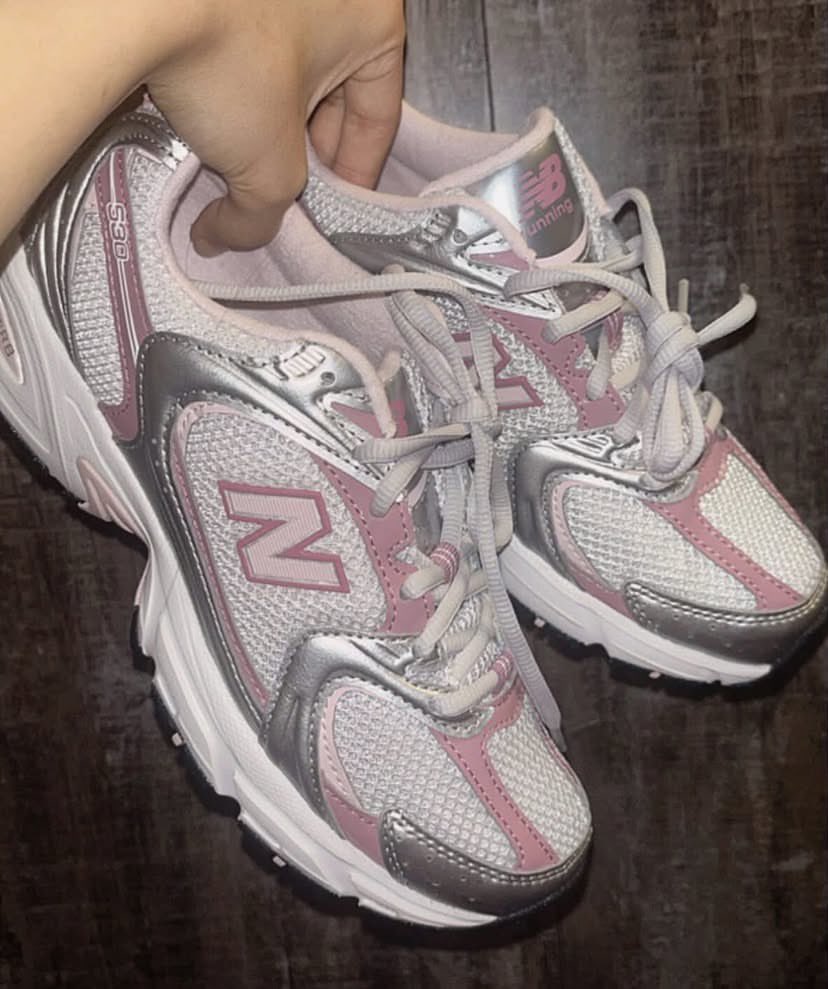 andengpicks's tweet photo. GRABE NAMAN ANG NEW COLORWAY NG NEW BALANCE 😭 kahit hindi ko kailangan talagang mapapacheckout ka sa sobrang ganda 😍

ABANGAN BAKA MAY SALE ULIT ANG NB SA 10.10 https://t.co/h1p2YyXom5