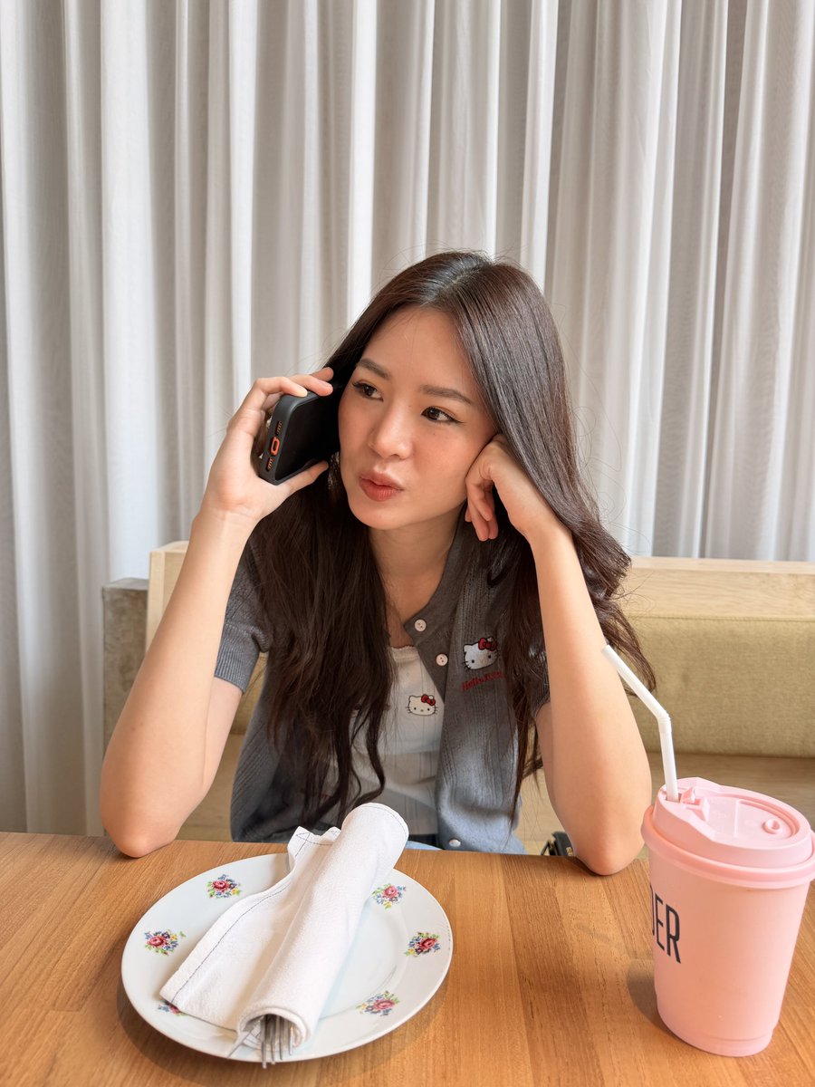 mimudotp's tweet photo. ภาพรวมวันนี้ 
Brunch time &amp; ห้องเรียนสีเหลือง~ https://t.co/o5ciqrvltB