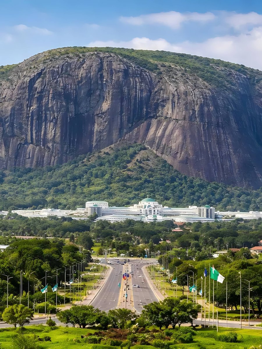 NaijaAesthetics's tweet photo. The most protected address in Africa. 
📍Welcome to Aso Villa. https://t.co/t34URDaKHE