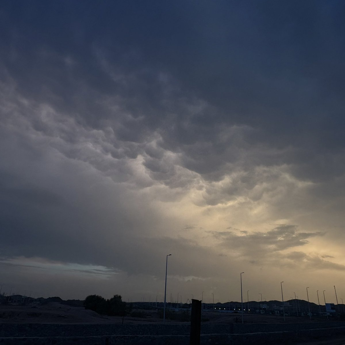 w98albagmi's tweet photo. 🌅☁️ https://t.co/EfRcYHsftC