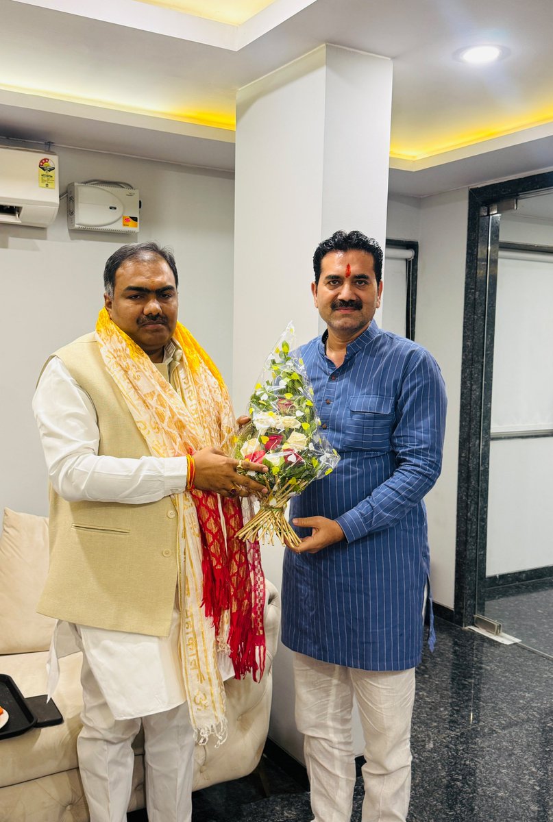GoluShuklaInd's tweet photo. आज भाजपा कार्यालय इंदौर पर नवनियुक्त मध्यप्रदेश संगठन महामंत्री माननीय श्री चंद्रशेखर जी भाईसाहब से सौजन्य भेंट कर उनका आत्मीय स्वागत एवं अभिनंदन करने का अवसर प्राप्त हुआ।

@BJP4MP
@chshekharbjp https://t.co/sUTiNo8Yf0