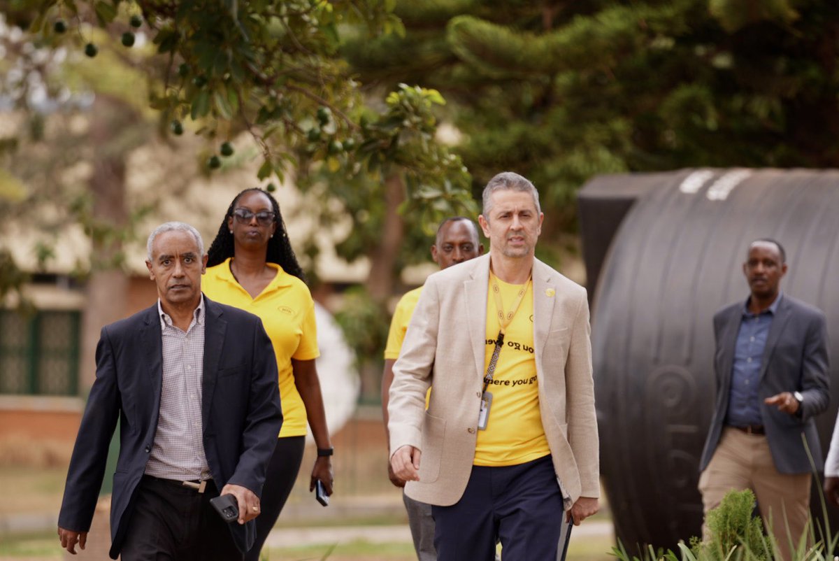 MTNRwanda's tweet photo. Today, we took the conversation to @Uni_Rwanda, Remera Campus. We listened, answered questions, and engaged with students to better understand their experiences.
That’s what going the extra mile looks like, meeting you where you are and listening to what matters to you.
#GoingTheExtraMile #NicyoGihe