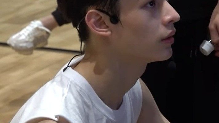 Rificoer's tweet photo. @dihwen @THEOGBLACKMAMBA or maybe you learn the concept of people being genetically blessed and undergoing puberty 
(him as a trainee) https://t.co/FyZCCNiEh8