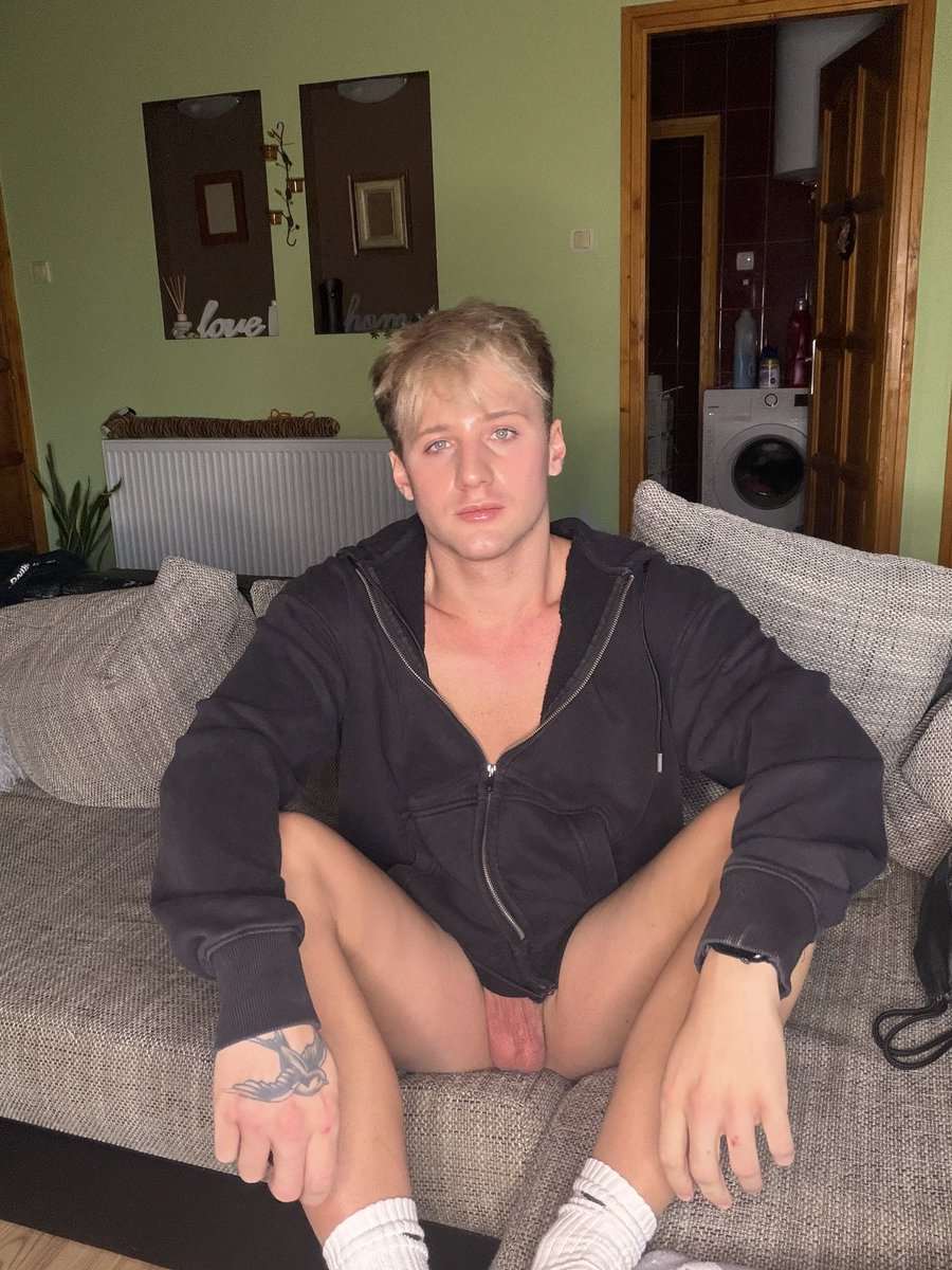 PatrikBlondieXX's tweet photo. RT if you wanna lick my balls🤭 https://t.co/6MNP7dnm1f