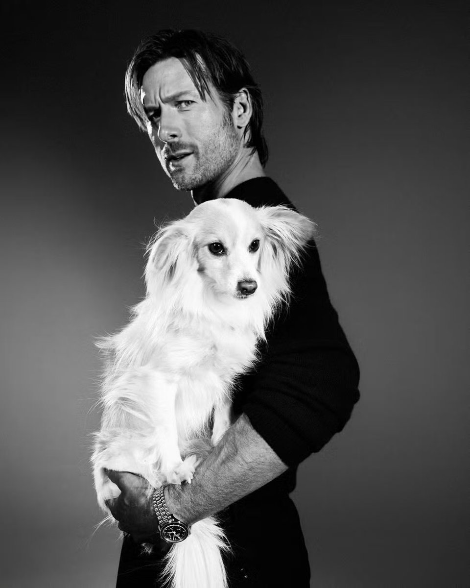 gpowelldaily's tweet photo. Glen Powell and his dog Brisket photographed for Esquire Magazine. https://t.co/GNPFnvNYbm