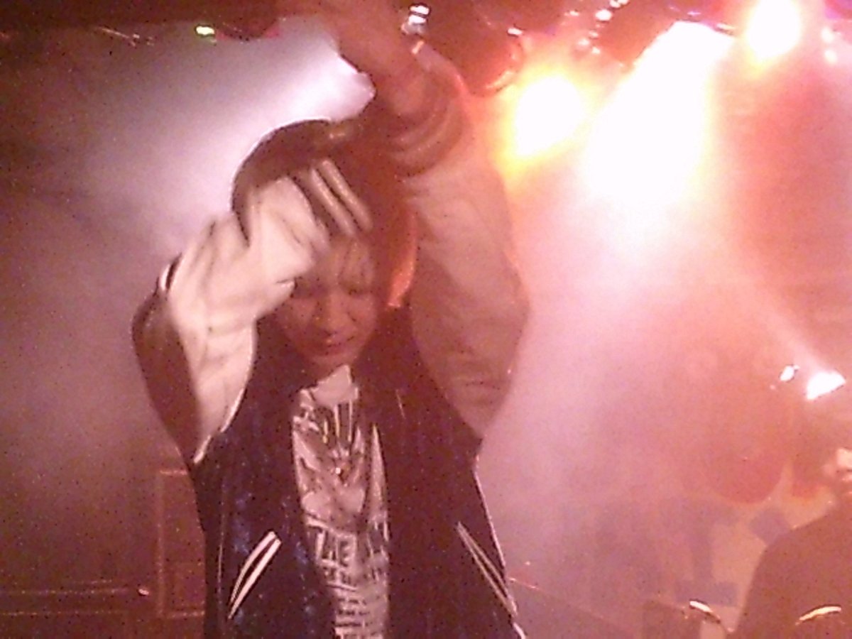 mvJBjRCuK81SRFc's tweet photo. 10月6日 シモダコータ生誕祭7DAYS 【LIVE IN THE MOMENT】(DAY 3) ~ならず者のロックンロール~(下北沢ろくでもない夜)
POST PANIC。
ヒゲと味噌汁のみこちゃんが紹介していた韓国のバンド。
#シモダコータ
#POSTPANIC
#포스트패닉
#ポストパニック
#下北沢ろくでもない夜 https://t.co/843Zb1cJPz