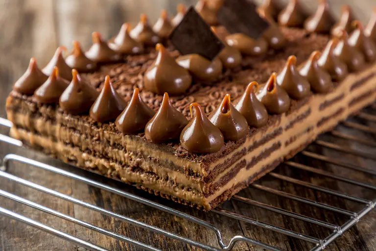 RealTimeRating's tweet photo. La CHOCOTORTA es la segunda 2da mejor torta del MUNDO según TasteAtlas. 

1. Kladdkaka 🇸🇪 
2. Chocotorta 🇦🇷 
3. Torta Caprese 🇮🇹 
4. Molten Chocolate Cake 🇺🇸 
5. Bolo de Brigadeiro 🇧🇷 https://t.co/jWCa83UACP