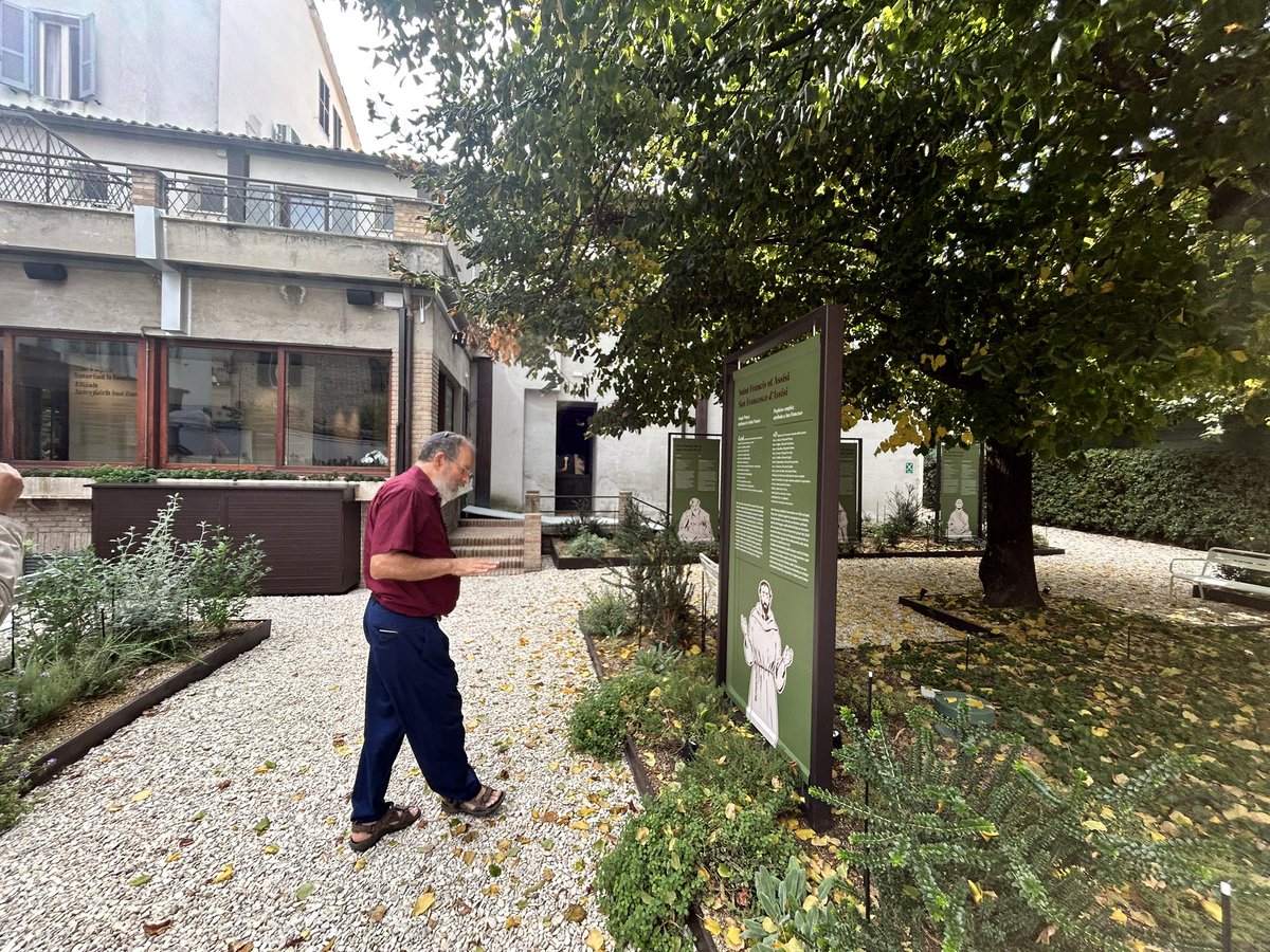 giacometta88's tweet photo. Oggi con il rabbino Alon Goshen-Gottstein ad Assisi, alla Global House of Hope and Friendship, la “casa della
Speranza e dell’amicizia” tra le religioni. Parliamo di pace, parliamo di unità 
@acistampa @EwtnItalia https://t.co/oGoqfo1raB