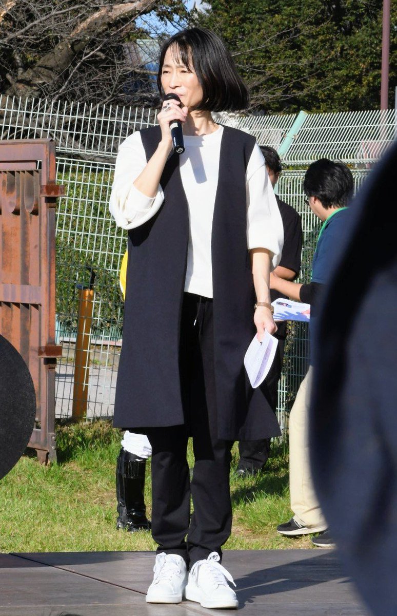 ma4_miyu's tweet photo. 最後に「学生たちへのメッセージは？」と聞かれた細江純子さんが、

「デビューしたらたくさんの大人たちに囲まれると思うけれど、その中で、何でも相談できる、信頼できる大人を、一人だけで良いから見つけてほしい」

と言っていたのが、何よりも印象的で、胸にズシンときた。 https://t.co/NNb8prZlaI