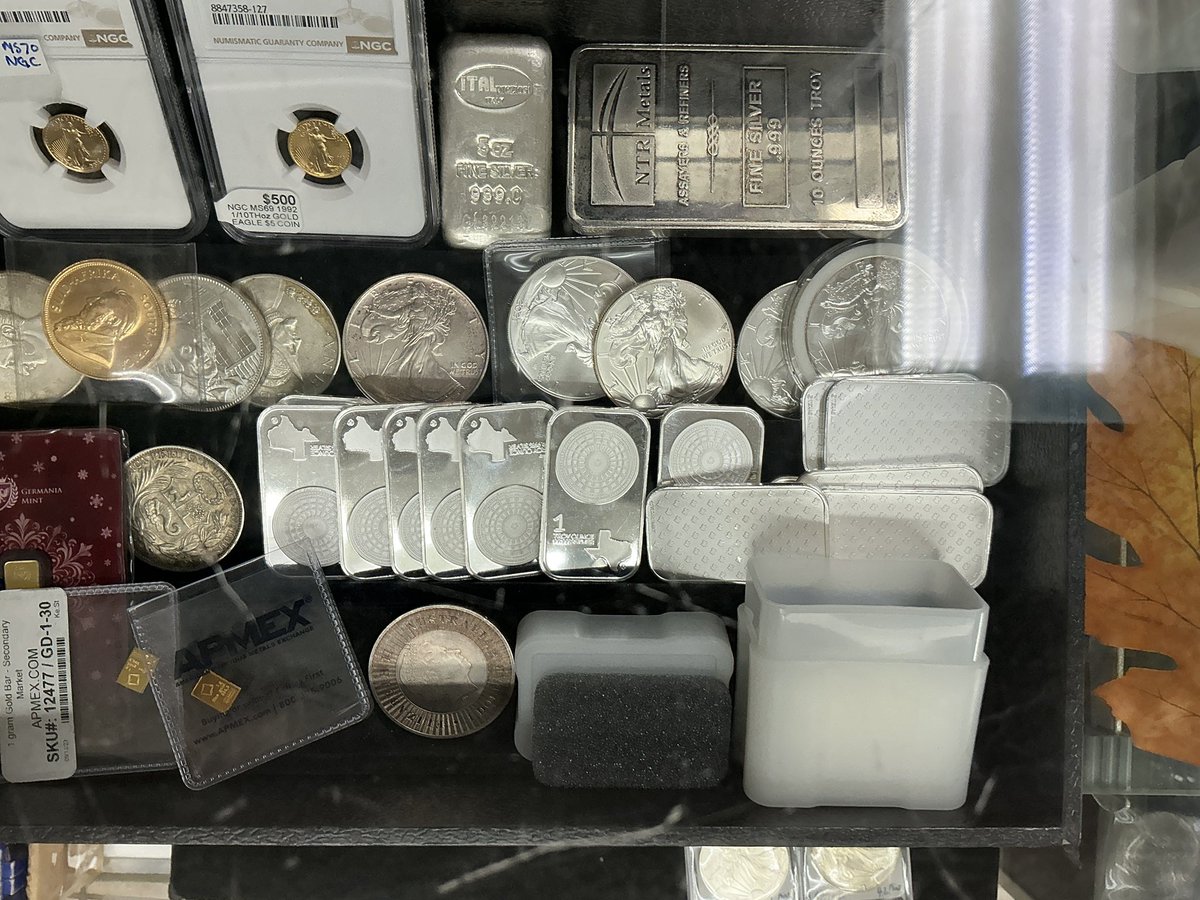HeritageGold's tweet photo. Another drop in Gold and Silver Prices! Take advantage of the dip and get some 1 Troy Oz Silver Bars for $2 Over Silver Spot! Gold Coins and Bars priced individually! #coins #coinstore #coinshop #silver #gold https://t.co/T1PHsf7n7K
