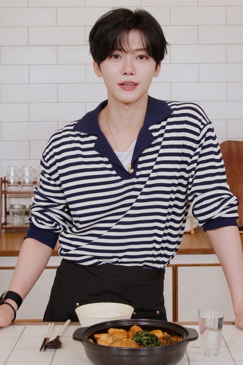 asjaemine's tweet photo. chef jaemin looking so pretty 🤧 https://t.co/cvKO21nyEj