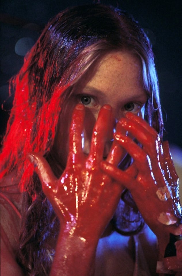horrorsthetics's tweet photo. Sissy Spacek on the set of ‘CARRIE’ (1976) https://t.co/hqT182D6Ej