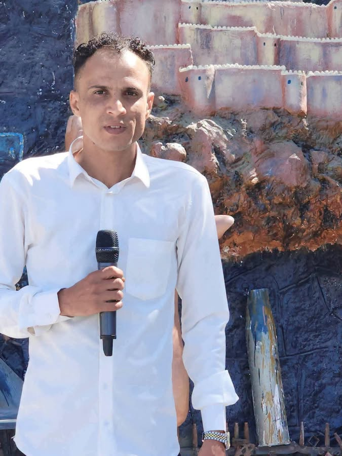 maldhabyani's tweet photo. استشهاد الناشط في المجال الإنساني #ضرار_القدسي على يد مليشيا الحوثي، حيث تم تصفيته وإعدامه أمام زوجته داخل منزله في ريف تعز.
هكذا يفعل الحوثي: يفجر منزلك، يختطفك، يسكت صوتك، يجوعك، يسلب كرامتك، يستعبدك فكريًا وجسديًا.
ثم يزهق روحك أمام زوجتك وأطفالك..
#النفير_واجب_ديني_ووطني
#فجر_اليمن