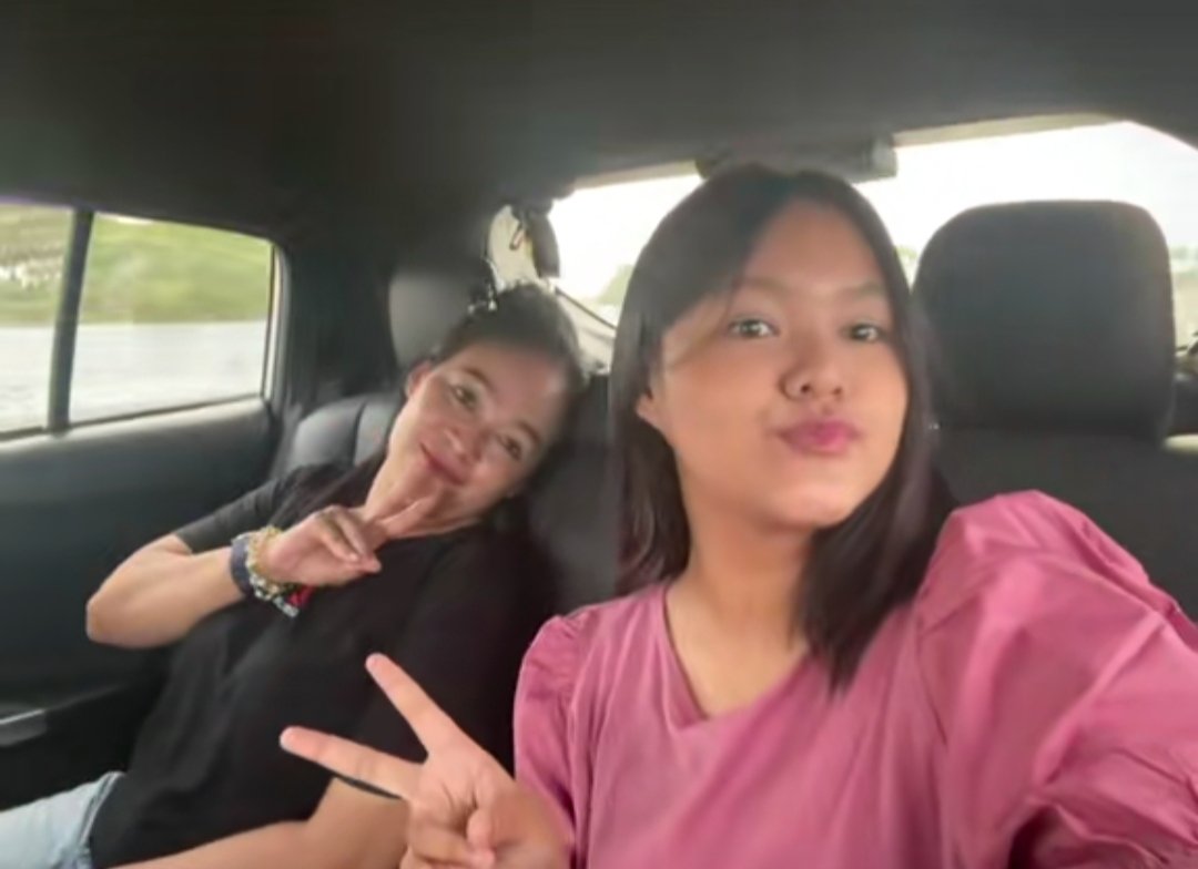 NIELLL6839's tweet photo. mama nani otw mau ngasih anaknya ke para temen om om biar dijadiin mainan sex mereka dengan digilir 7 orang, tentunya step ini agar anaknya bisa jadi lonte sebenarnya seperti mama nya sendiri🥵💦 https://t.co/8Ea57jrwxJ