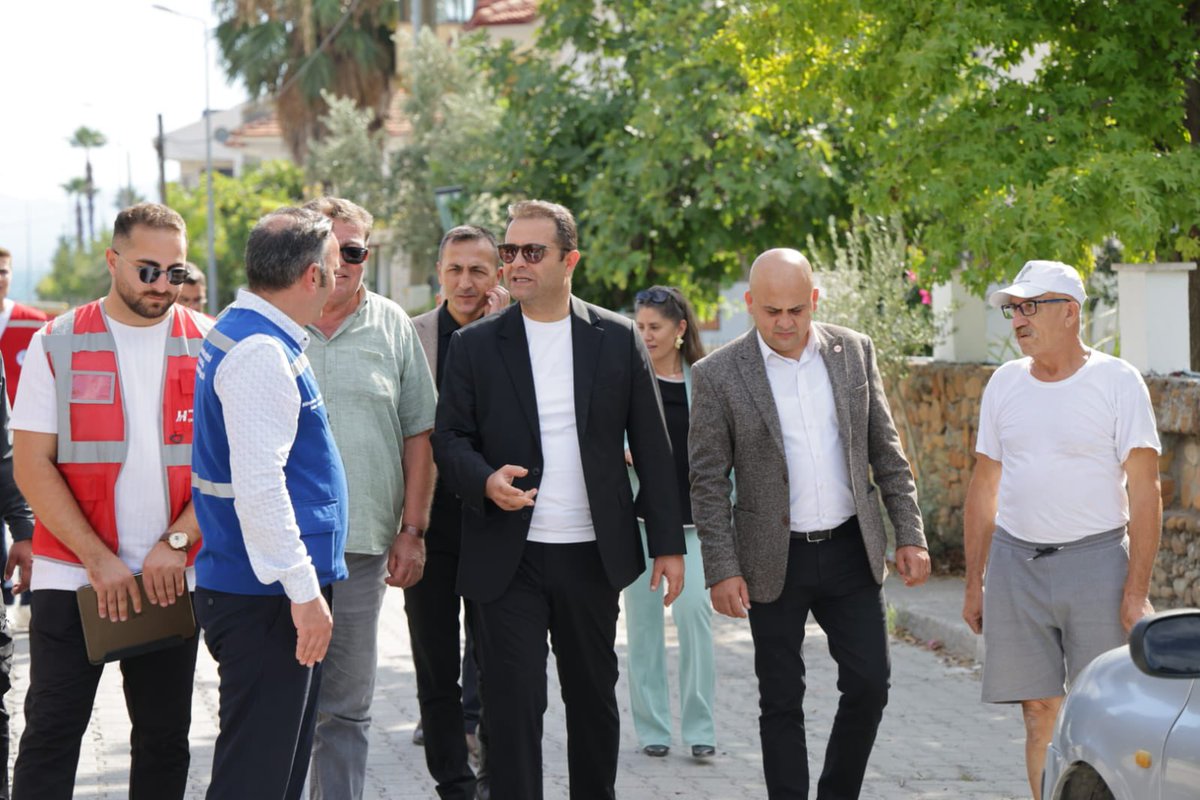 tayfunyilmazmbb's tweet photo. 🚩 Köyceğiz’de sahadayız!

Bugün Köyceğiz’in o güzel doğasında, hemşehrilerimizin sıcak gülümsemesine şahit olduğumuz harika bir saha gününü geride bıraktık. Köyceğiz Belediye Başkanımız, değerli muhtarlarımız ve çalışma arkadaşlarımızla birlikte ilçemizde adım adım şantiye incelemelerinde bulunduk. 

Peki, Köyceğiz'de neler yapıyoruz?

🌱 Çocuklarımız ve Aileleri İçin:
Köyceğiz Gündüz Bakımevi ve Kısa Mola Merkezi inşaatımız hızla yükseliyor. 80 çocuğumuza çağdaş, güvenli ve nitelikli bir eğitim ortamı sunarken, ailelerimize de rahat bir nefes aldıracağız. Temelleri attık, 2027 baharında kapılarımızı açıyoruz. +
