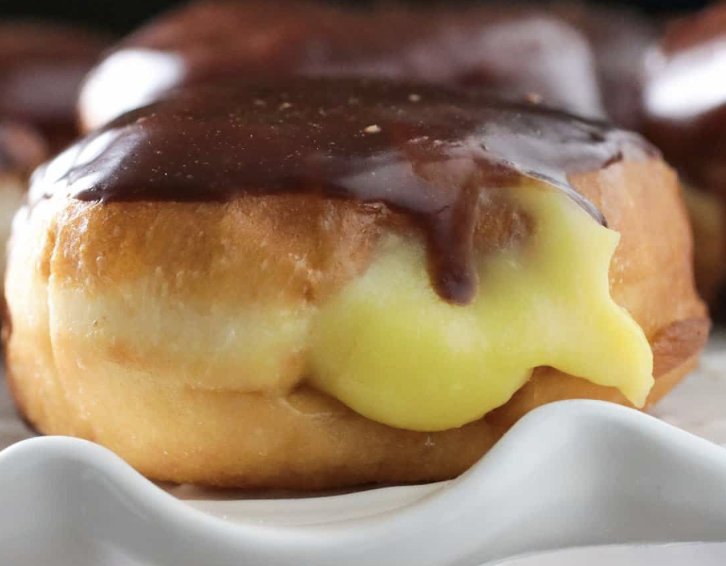 _we_love_food's tweet photo. Donut or Cinnamon Roll? https://t.co/umg0Iuyq9Z