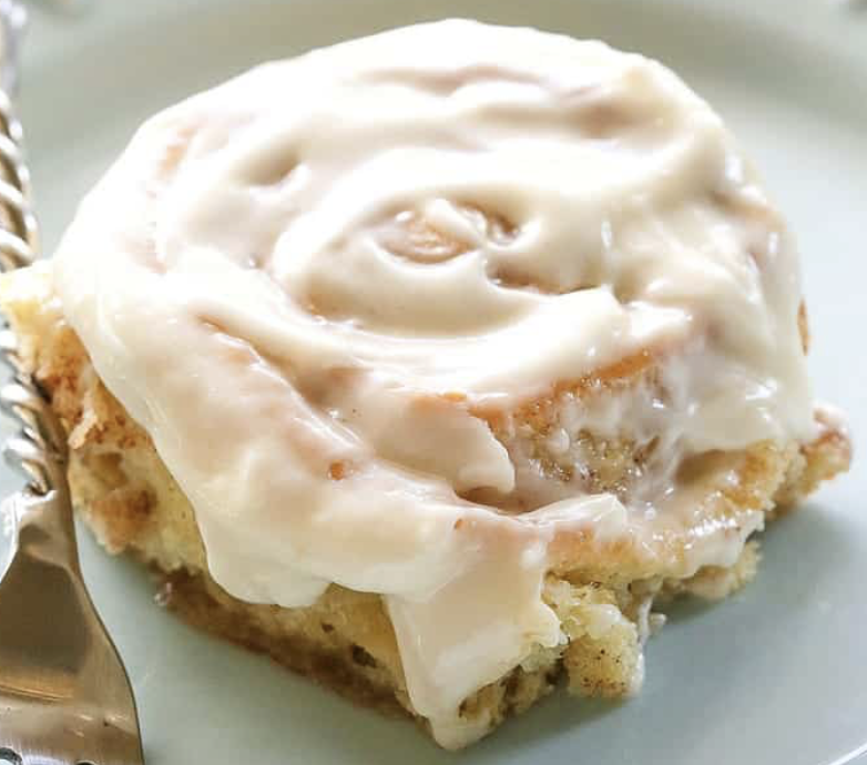 _we_love_food's tweet photo. Donut or Cinnamon Roll? https://t.co/umg0Iuyq9Z