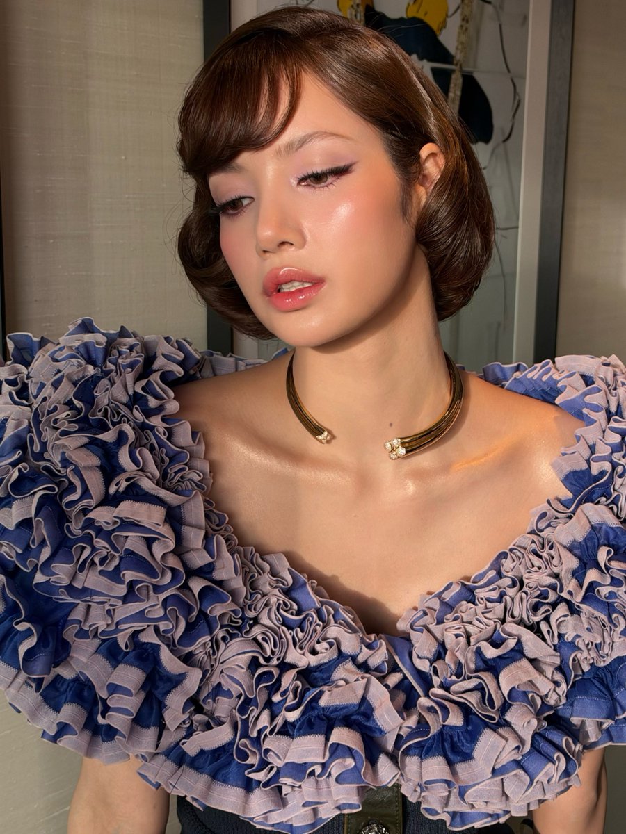babylalisalloud's tweet photo. Gorgeous✨✨

LISA LOUIS VUITTON SS27
#LISA #LISAxLVSS27
#LISAxLouisVuitton https://t.co/Tcaq6HrqF6