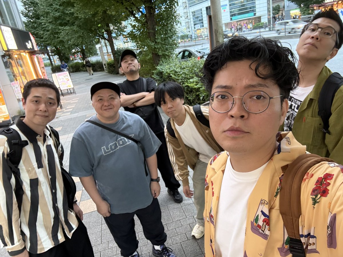 Yarlens_Dei's tweet photo. 『漫才王者王様』という楢原軍団の高速ぷりんがやっているライブに出ました。3分。

フランツの衣装がとても良かった☺️

今年も３組の会が始まったり、本籍地・富山の雑誌取材も受けましたので掲載をお楽しみに！ https://t.co/yJgSFJED37