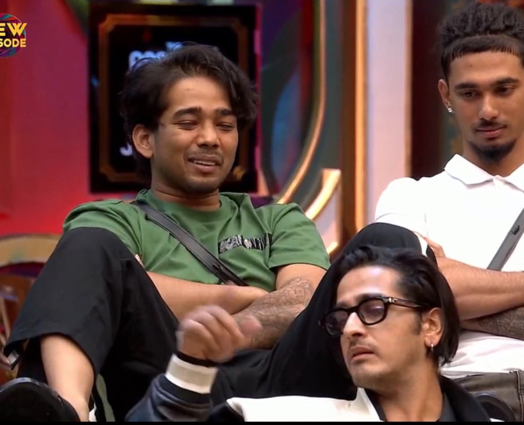Mehakkaur101's tweet photo. What a dirty-looking guy Scout is 🤮

#QaziTouqeer #QaziKeRockstars #BiggBoss20 https://t.co/eMZjPmc6Jx