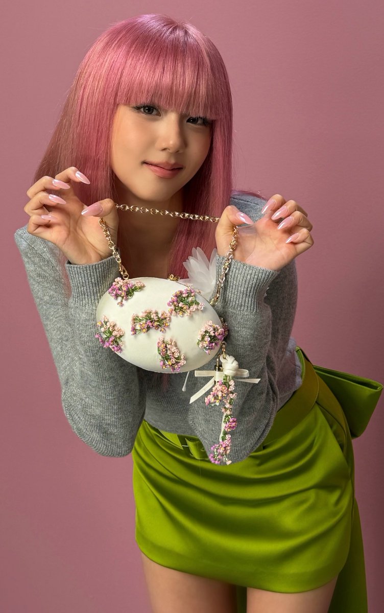 blckpinkpic's tweet photo. PINK HAIR JISOO https://t.co/GxV1pgyQRA