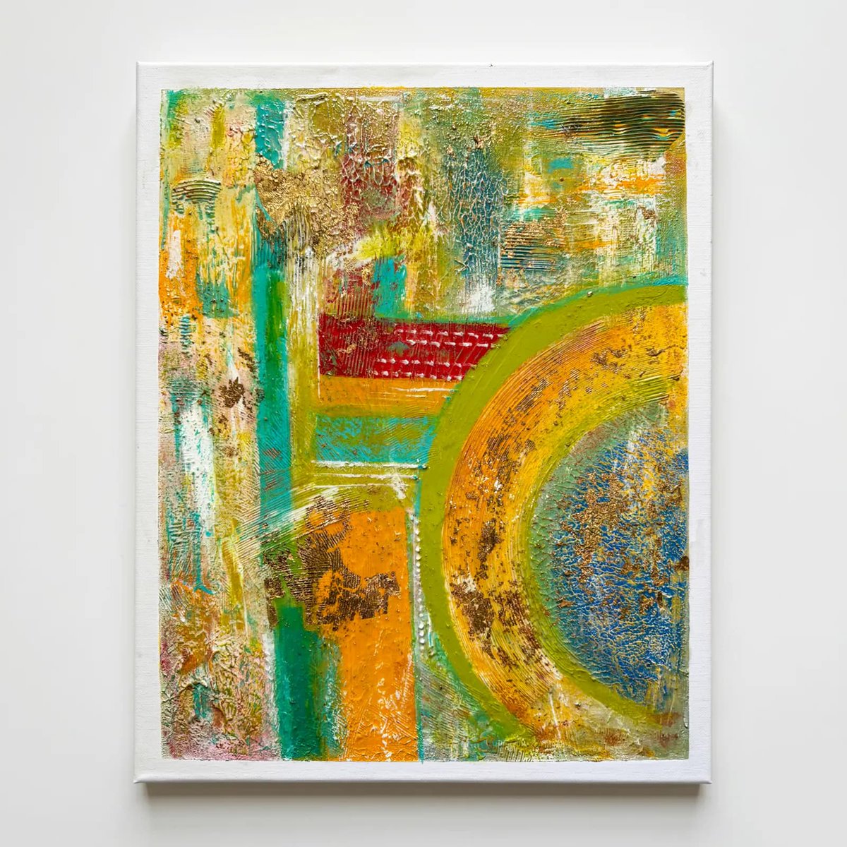 RalenArc's tweet photo. gm 🌞

My physical work and my generative work 🎨

They share a visual language. Shapes, colors and textures connect the two, even as each medium gives them a different presence. 

Here they are side by side, a look at how these two parts of my practice come together 💚

What connections do you notice?