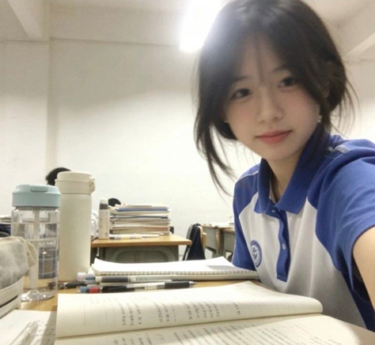 khoapham997's tweet photo. 高中生…我真的不要 🚪  

真的给b看 不信你试试 

流言111直接给！！ https://t.co/XtS5RvHefj